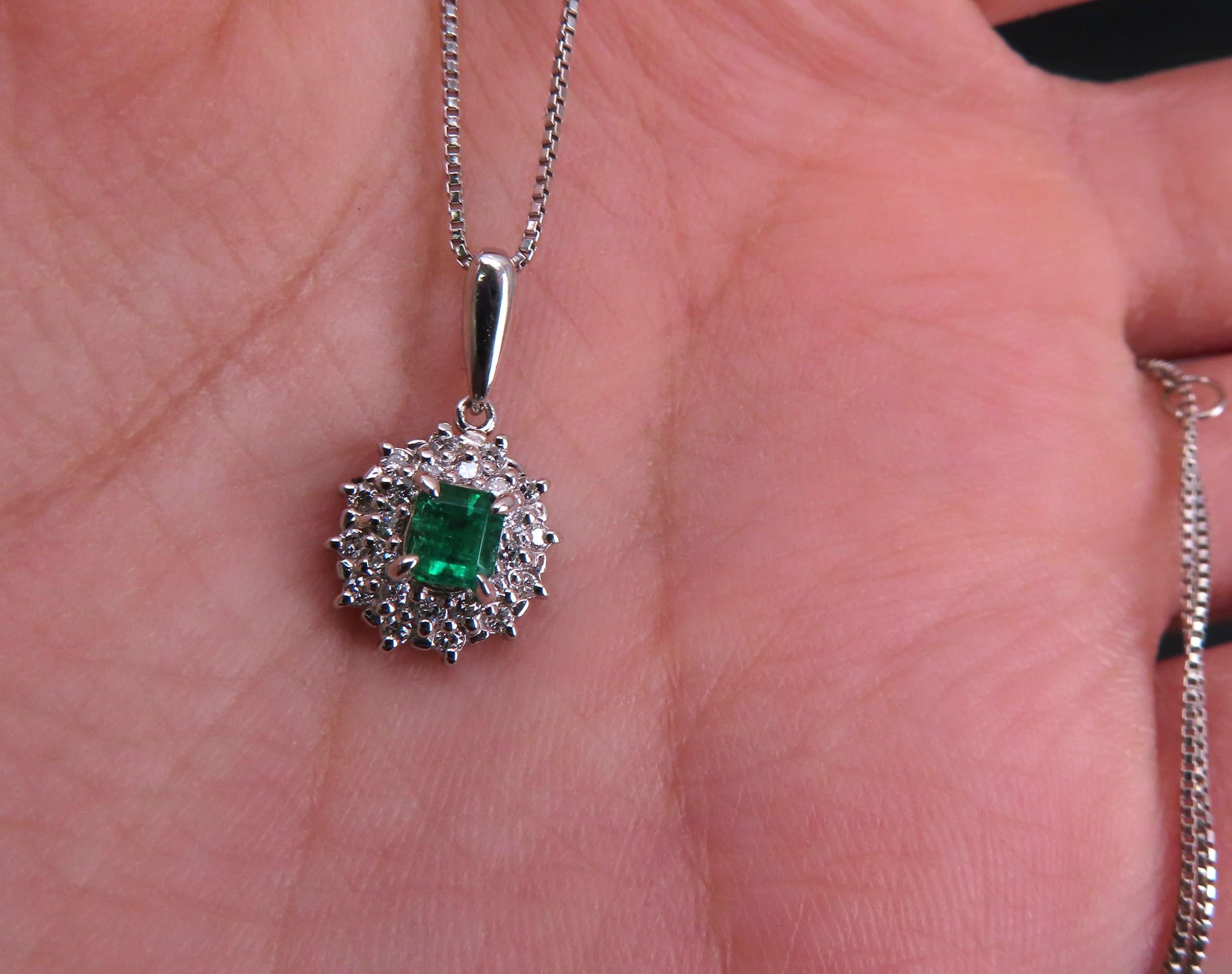 Vintage 0.24ct Intense Green Colombian Emerald 0.15ct Diamond Platinum Necklace