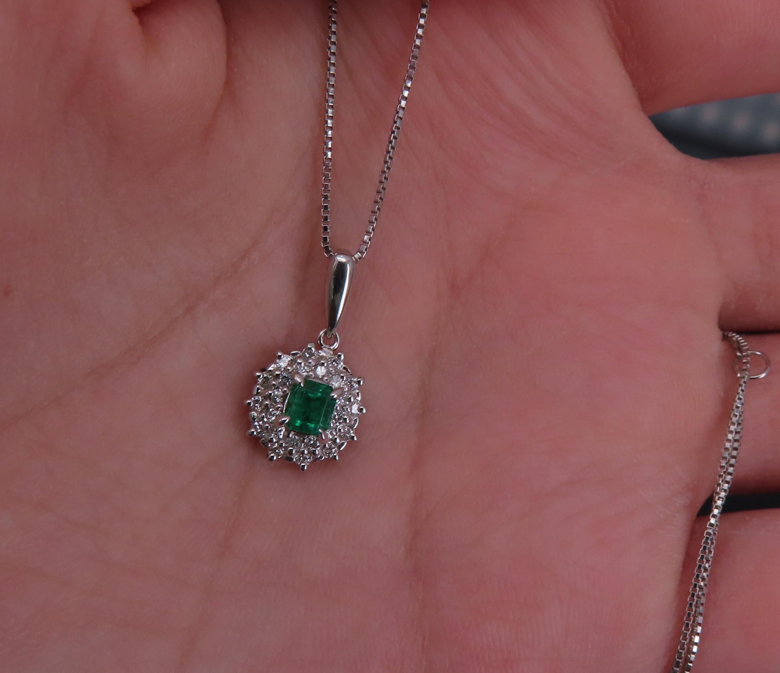 Vintage 0.24ct Intense Green Colombian Emerald 0.15ct Diamond Platinum Necklace