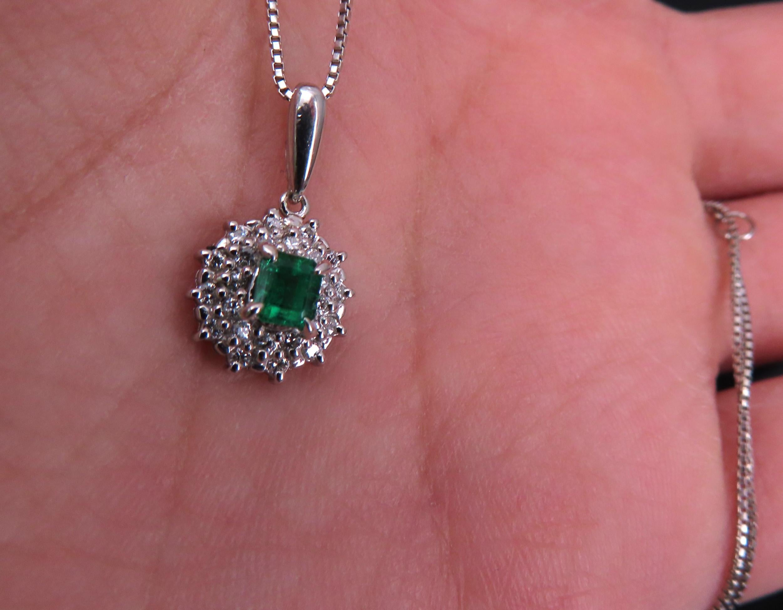 Vintage 0.24ct Intense Green Colombian Emerald 0.15ct Diamond Platinum Necklace
