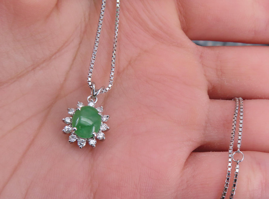 Vintage 1.13ct Natural Green Jadeite Jade 0.26ct Diamond Platinum Necklace