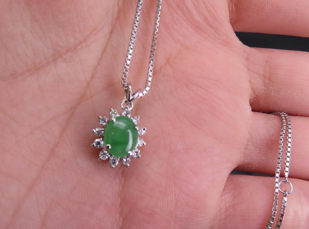 Vintage 1.13ct Natural Green Jadeite Jade 0.26ct Diamond Platinum Necklace