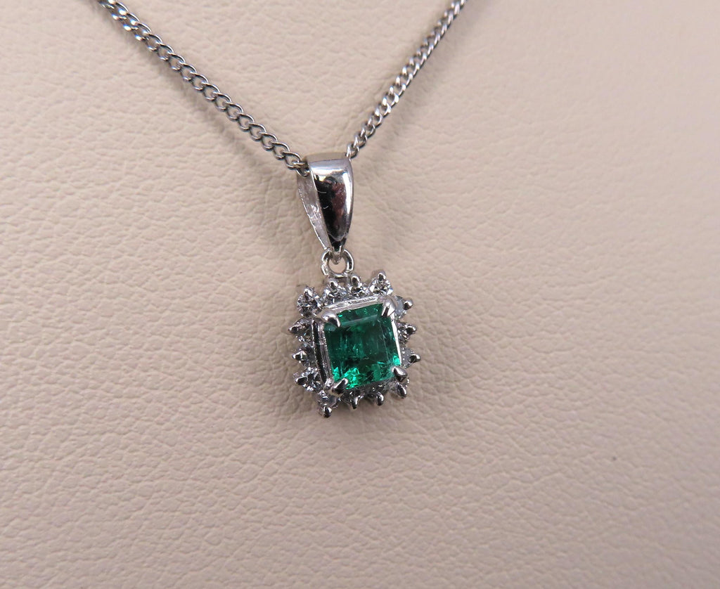 Vintage 0.30ct Colombian Emerald 0.18ct Diamond Platinum Chain Necklace