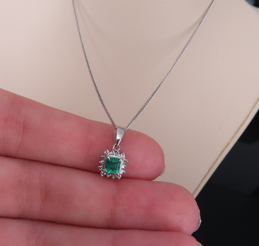 Vintage 0.30ct Colombian Emerald 0.18ct Diamond Platinum Chain Necklace