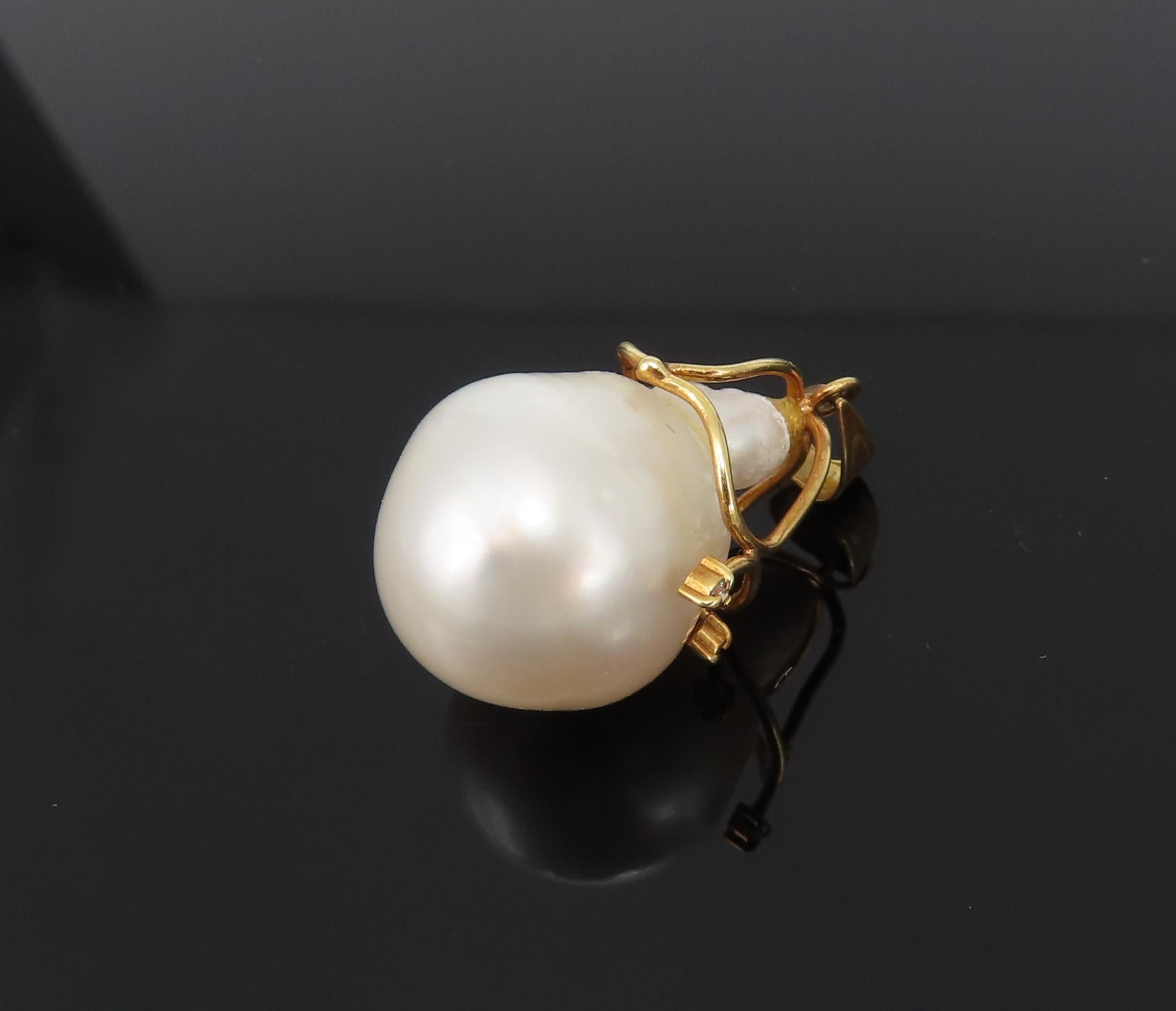 Vintage 14.3mm Tear Drop Pearl 0.02ct Diamond 18K Gold Handmade Pendant 5.3g