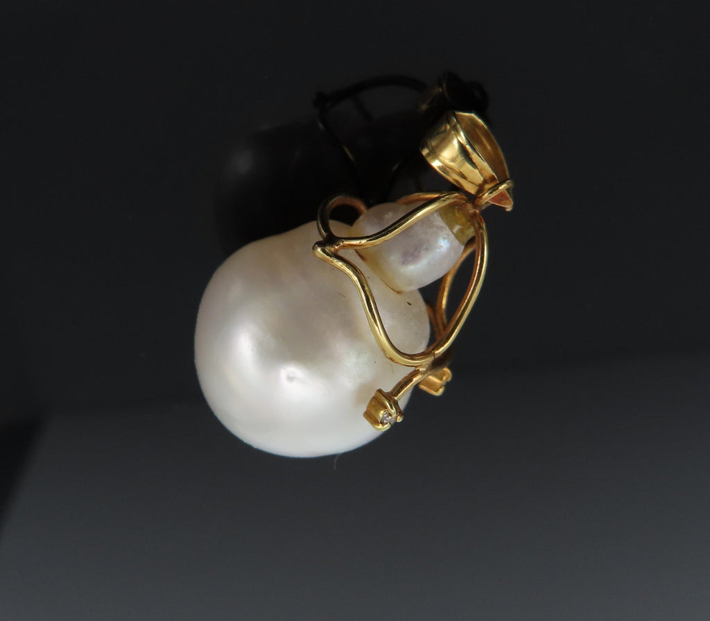 Vintage 14.3mm Tear Drop Pearl 0.02ct Diamond 18K Gold Handmade Pendant 5.3g