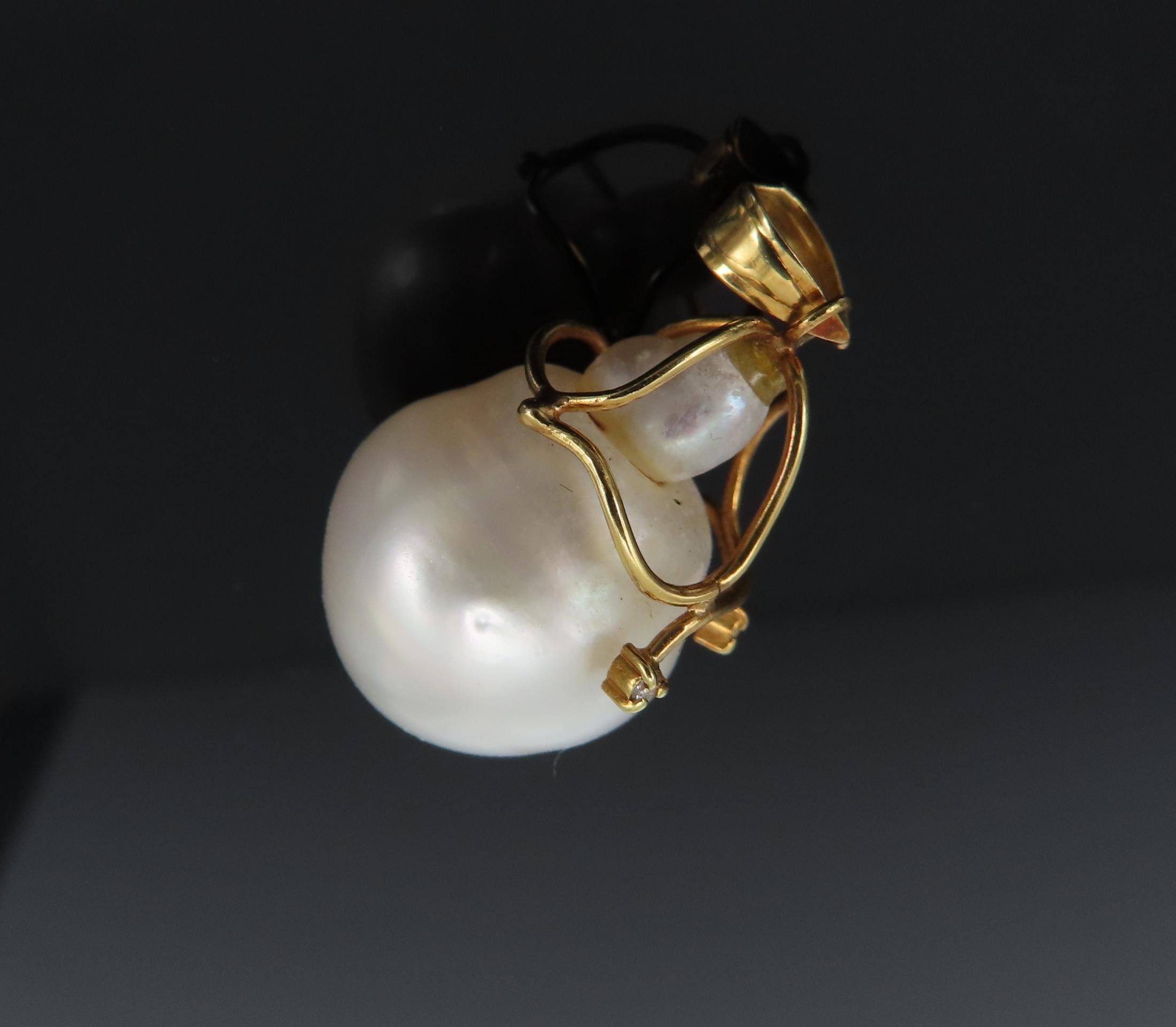Vintage 14.3mm Tear Drop Pearl 0.02ct Diamond 18K Gold Handmade Pendant 5.3g