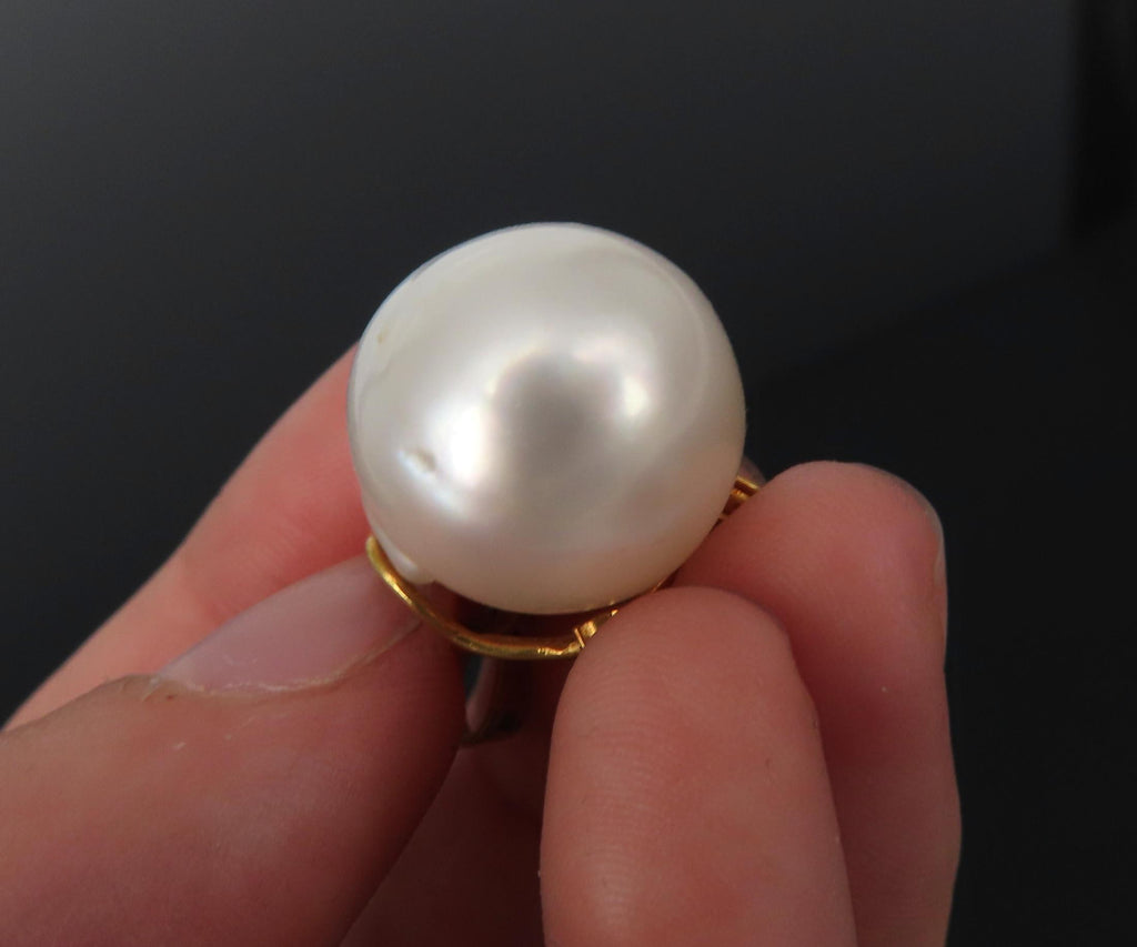 Vintage 14.3mm Tear Drop Pearl 0.02ct Diamond 18K Gold Handmade Pendant 5.3g