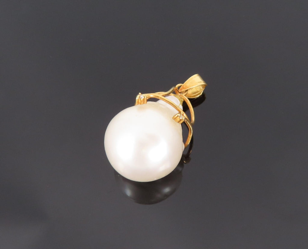 Vintage 14.3mm Tear Drop Pearl 0.02ct Diamond 18K Gold Handmade Pendant 5.3g
