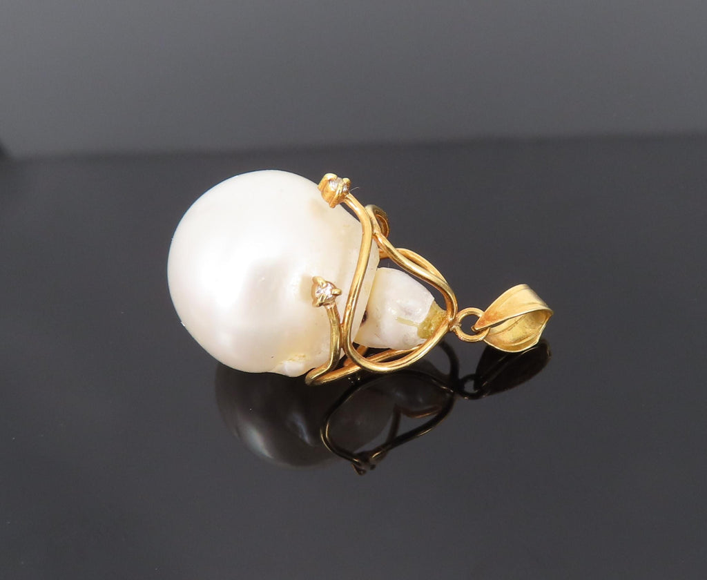Vintage 14.3mm Tear Drop Pearl 0.02ct Diamond 18K Gold Handmade Pendant 5.3g