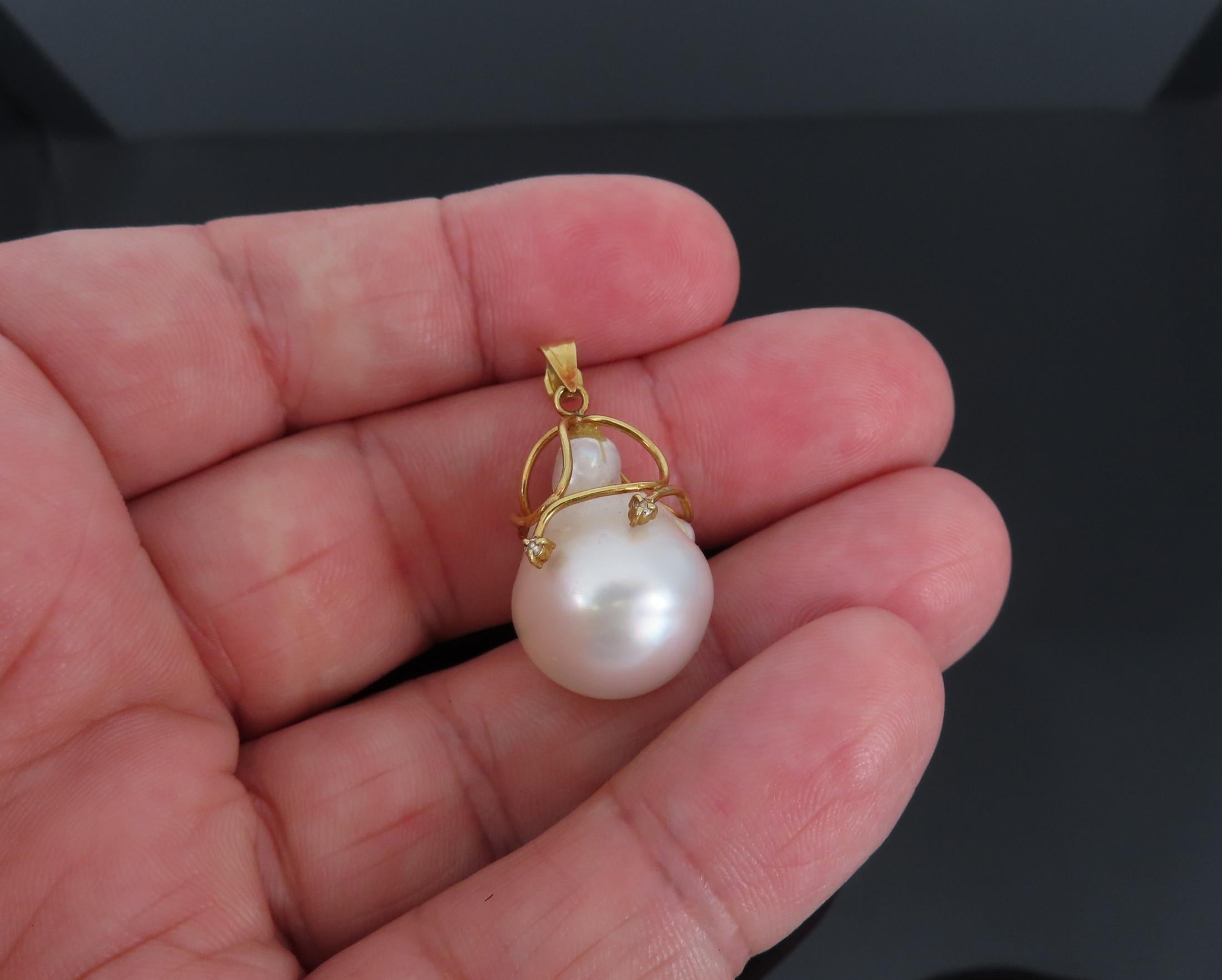 Vintage 14.3mm Tear Drop Pearl 0.02ct Diamond 18K Gold Handmade Pendant 5.3g