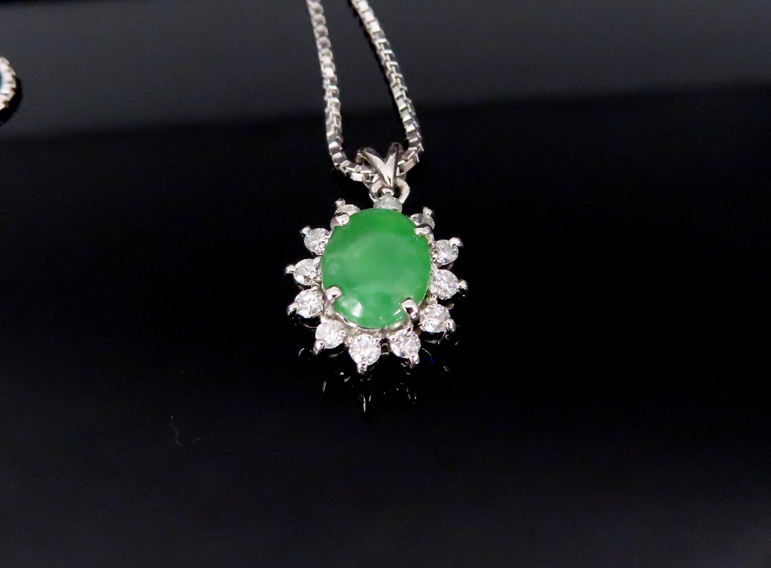 Vintage 1.13ct Natural Green Jadeite Jade 0.26ct Diamond Platinum Necklace