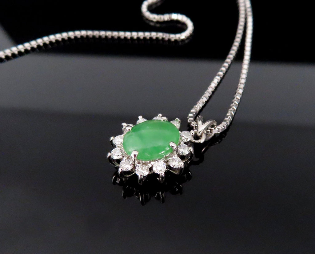 Vintage 1.13ct Natural Green Jadeite Jade 0.26ct Diamond Platinum Necklace