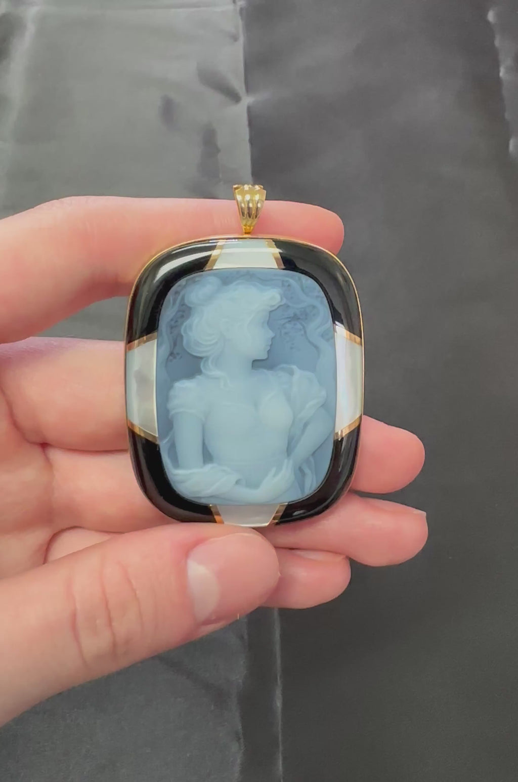 Vintage Agate Cameo Mother of Pearl & Onyx 18K Gold Pendant Brooch 24.1gr