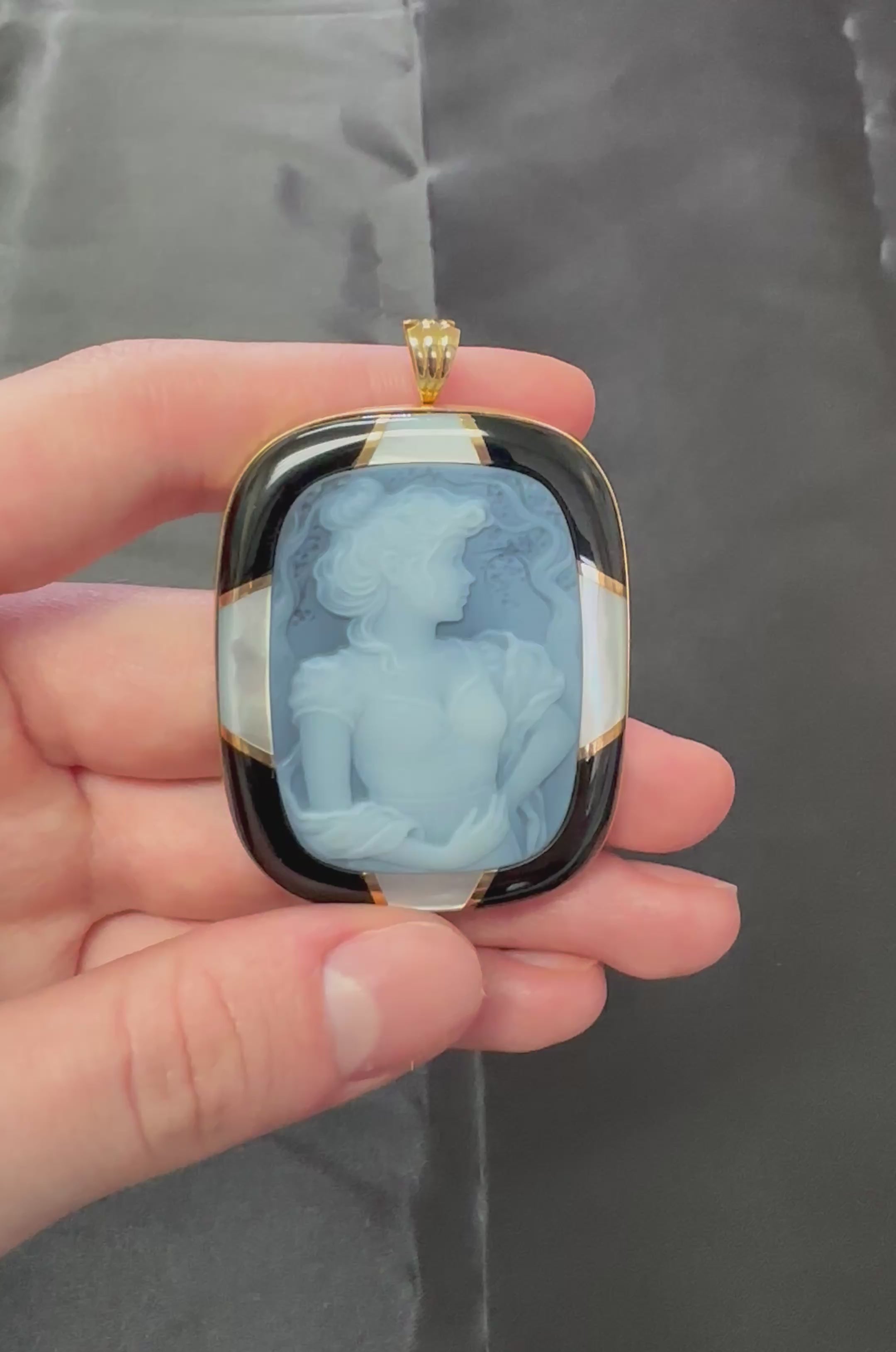 Vintage Agate Cameo Mother of Pearl & Onyx 18K Gold Pendant Brooch 24.1gr