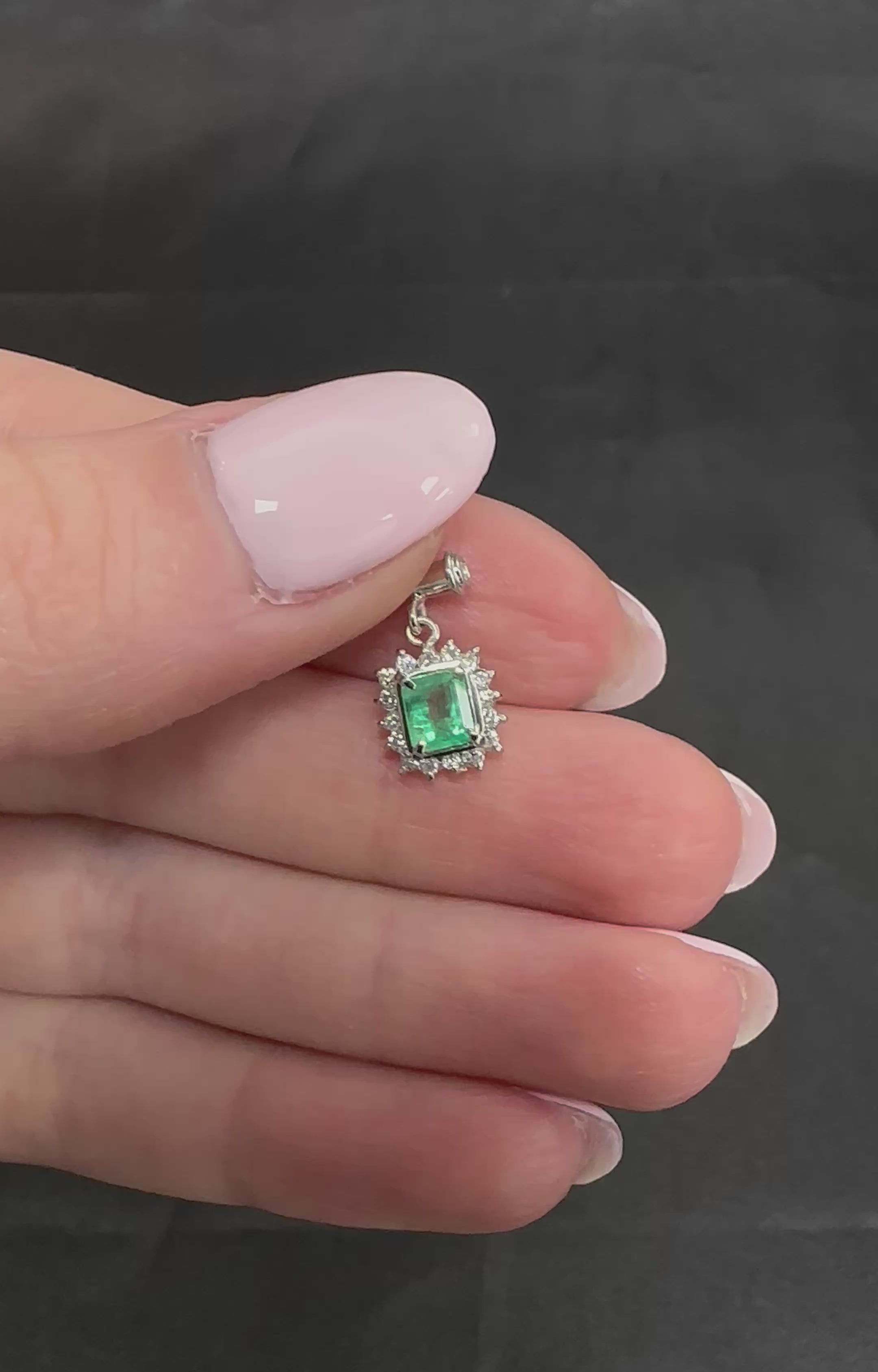 Fine Vintage 0.47 Colombian Emerald & 0.16 Diamond Platinum Pendant 2.0 Grams