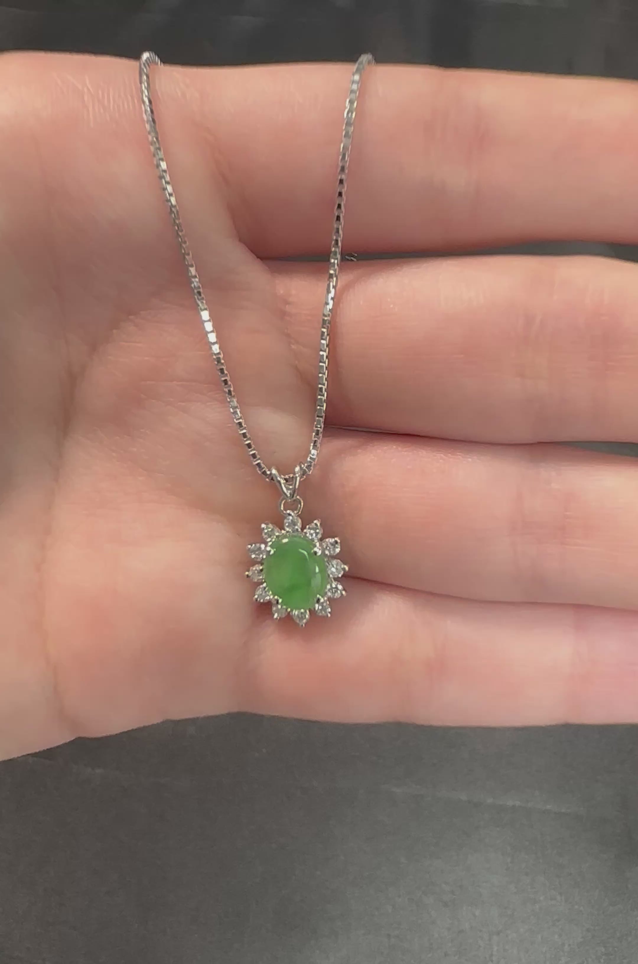 Vintage 1.13ct Natural Green Jadeite Jade 0.26ct Diamond Platinum Necklace