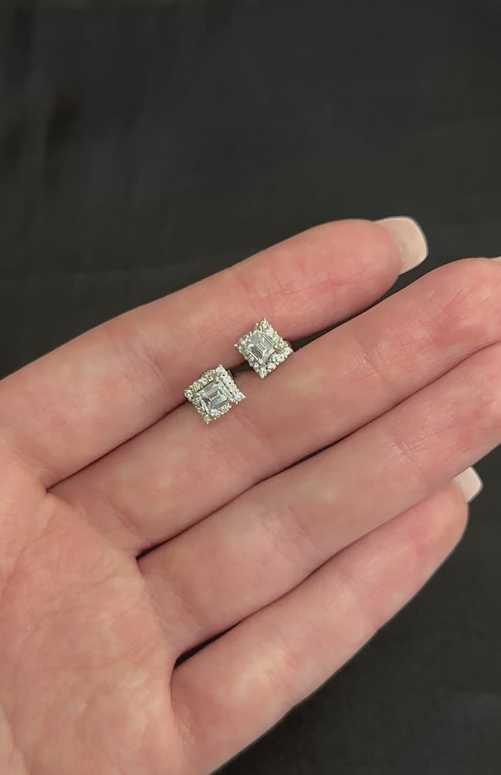 0.81ct DE/VS Emerald Cut & 0.28ct Rd Diamond 18K White Gold Stud Earrings