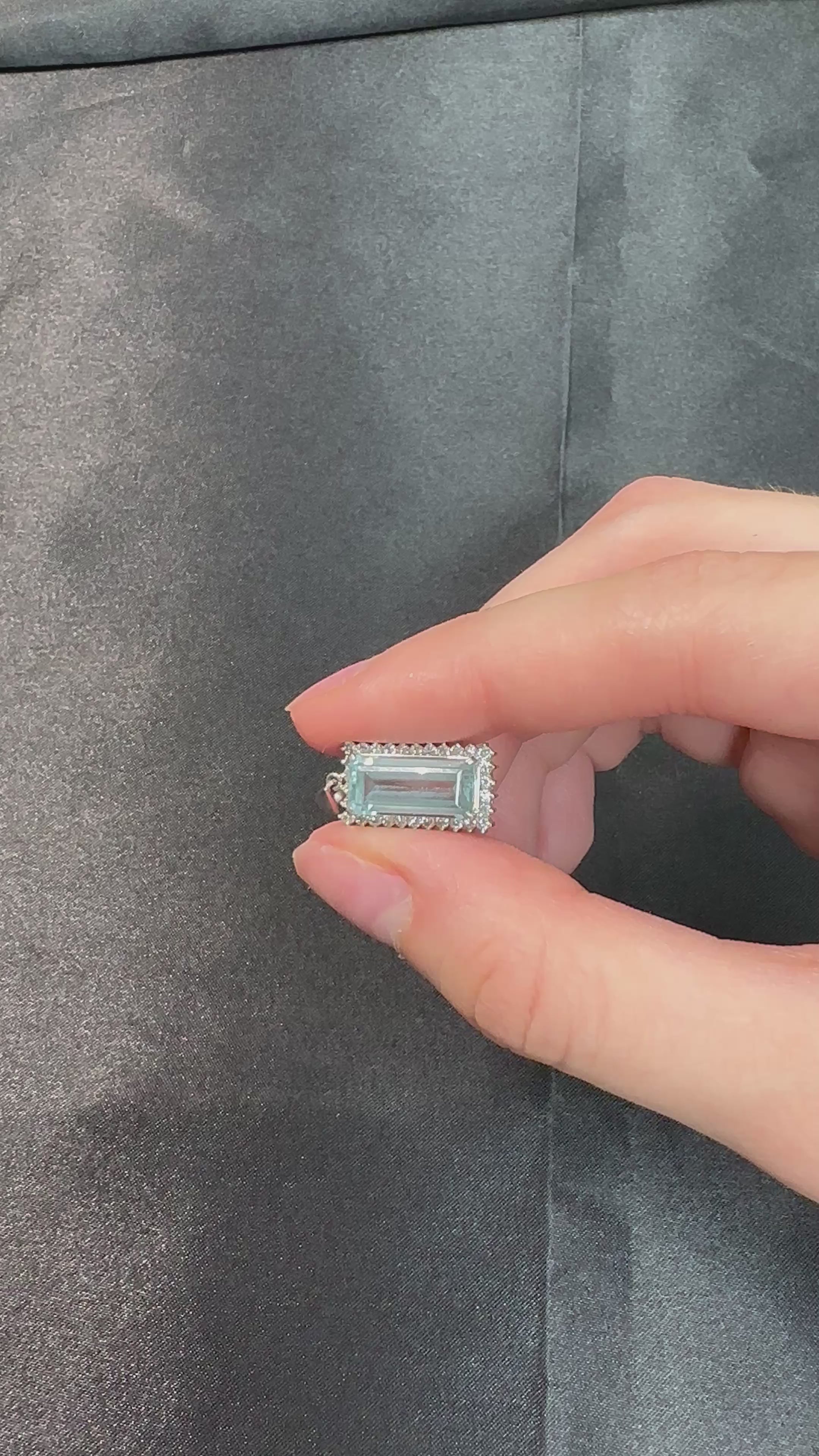 Vintage 3.00ct Emerald Cut Natural Aquamarine 0.43ct Diamond Platinum Pendant