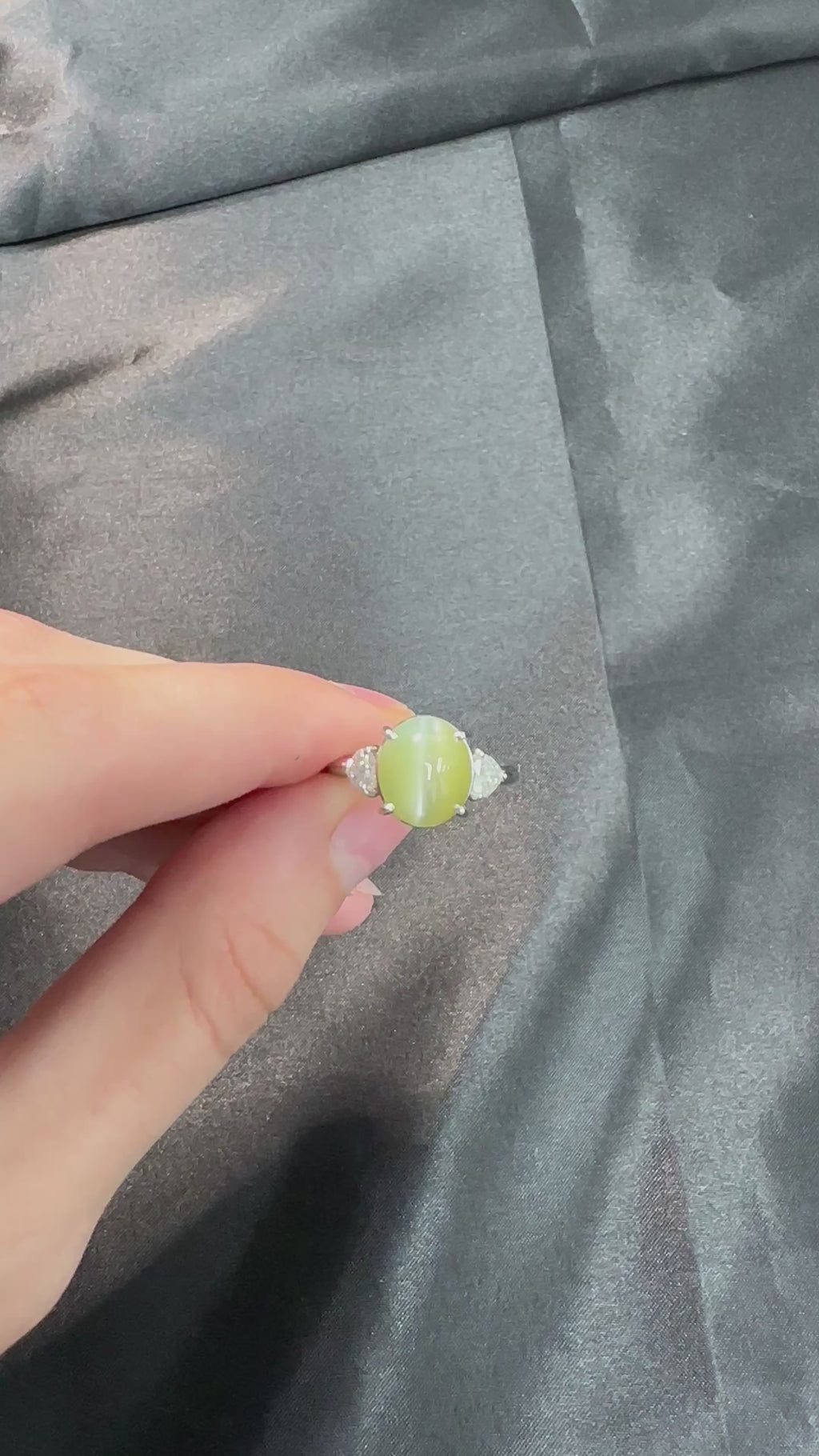 Fine 8.44ct Cat's Eye Chrysoberyl 0.60ct Heart Diamond Platinum Ring, Size 6.25