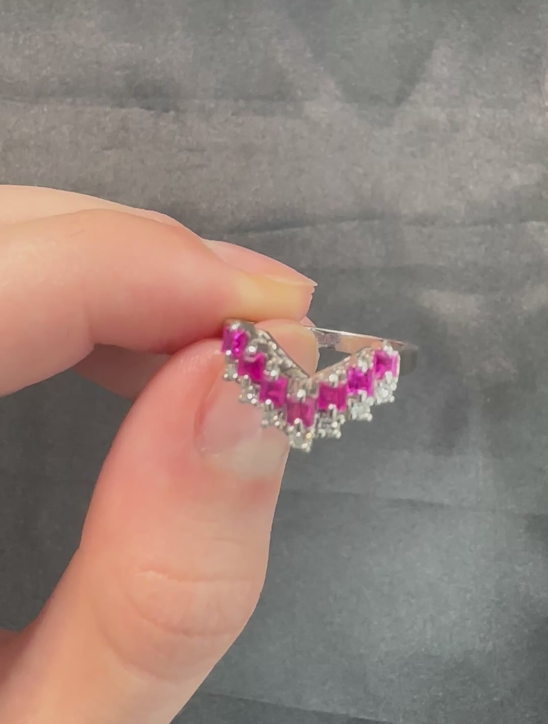 Vintage 0.76ct Ruby & 0.12ct Diamond Platinum Chevron V Ring Size 5.75